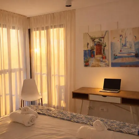 Beachfront 21 *